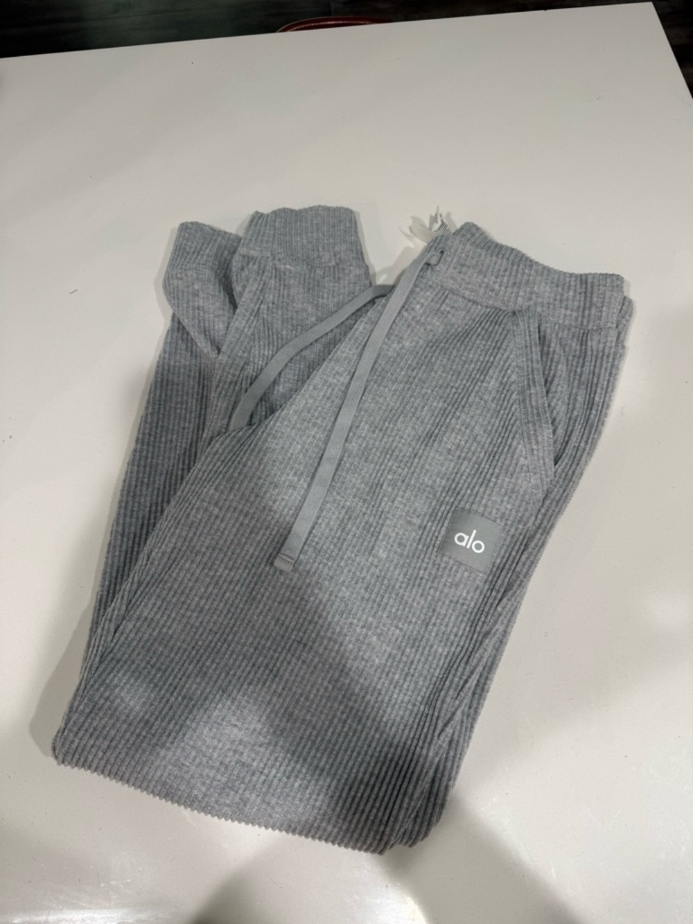 ALO Yoga women’s Ribbed Light Gray Joggers